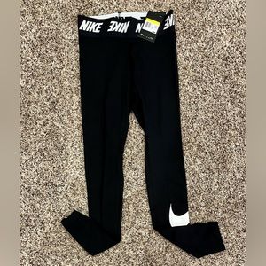 Women’s Nike leggings New With Tags. Size small. $10